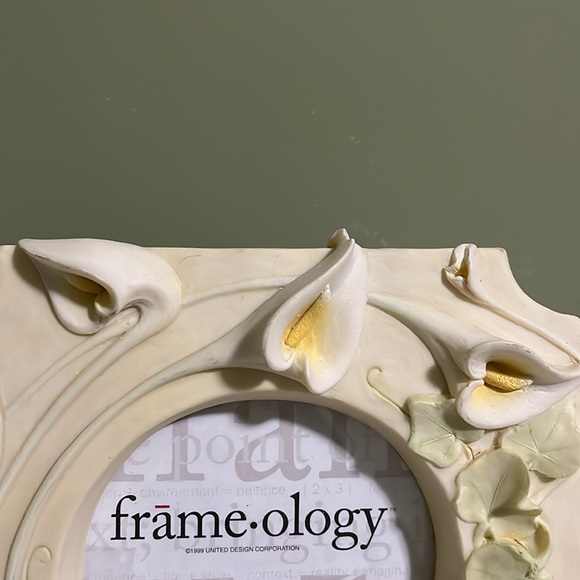 Vintage frame-ology picture frame. Lillies & Ivy 1998 Terri Russell.  Heavy - Picture 3 of 9